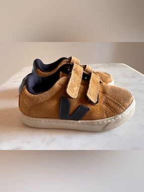 VEJA Esplar Camel Nautico Suede Sneaker Sz: 9.5 Toddler